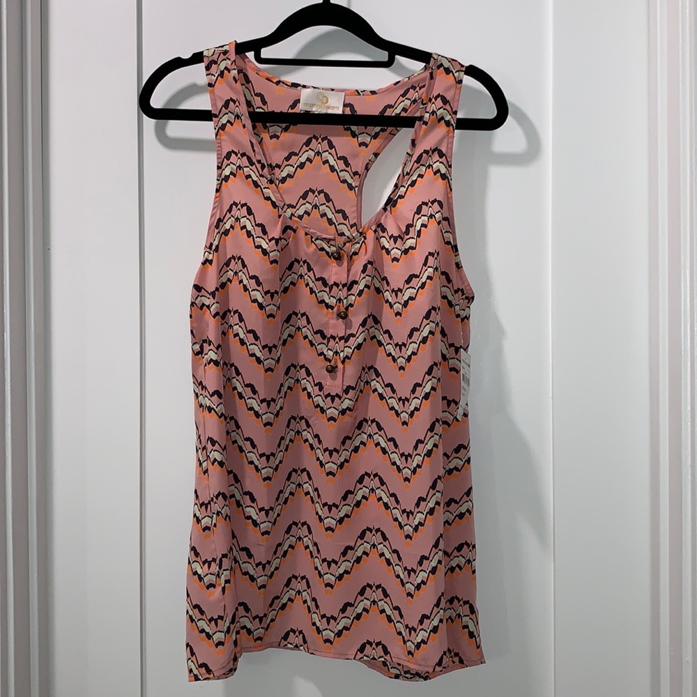 NWT women’s flowy racerback Top, Pink M
